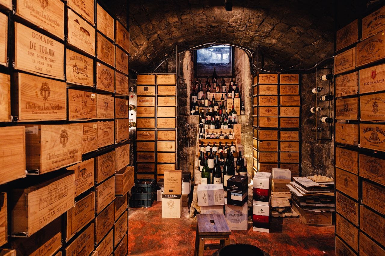 Chai 33 : l’une des plus belles caves à vin de Paris
